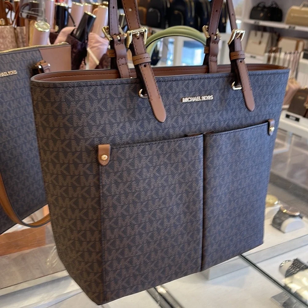 MICHAEL KORS JET SET TRAVEL MEDIUM DOUBLE POCKET TOTE 
BROWN SIGNATURE
NWT - Picture 4 of 16